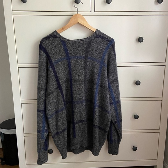 Clan Douglas 100% Cashmere Grey Plaid Sweater. Size Medium. Made in Scotland. - Picture 1 of 3